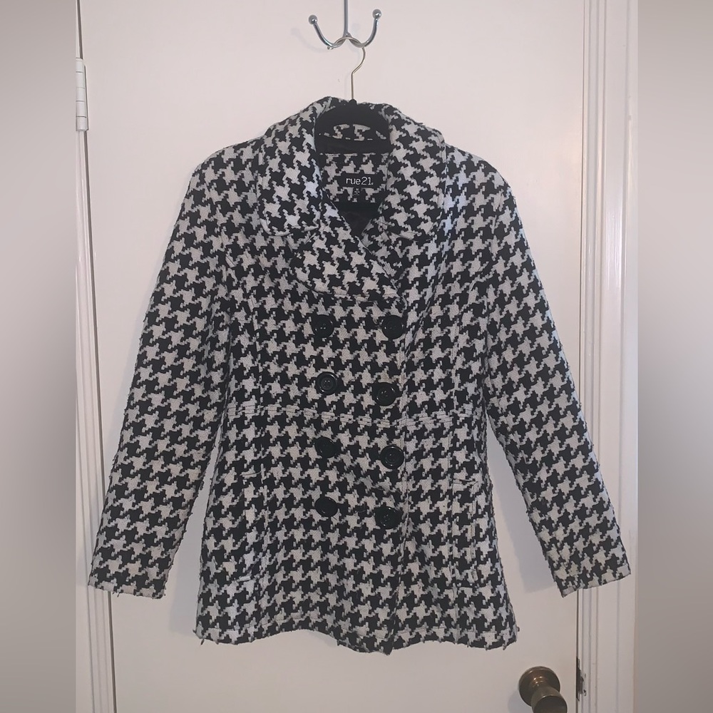 Black/White Button-Up Rue21 Winter Peacoat